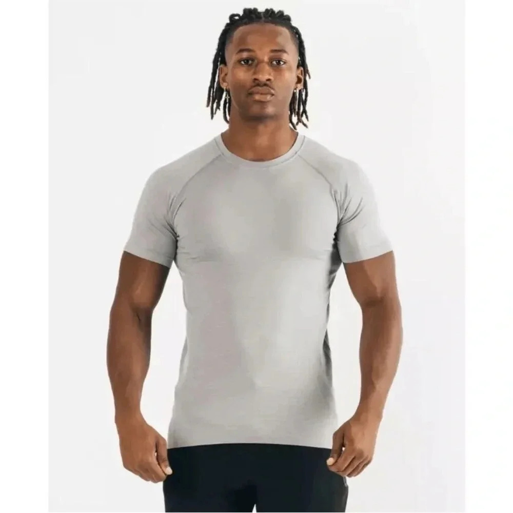 ALPHALETE HERO SEAMLESS TEE- SMOKE BOMB SIZE L